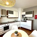 Iso Saunallinen Kaksio Laehellae Keskustaa Apartamento *