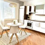 Apartamento Iso Saunallinen Kaksio Laehellae Keskustaa *