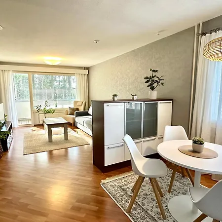 Iso Saunallinen Kaksio Laehellae Keskustaa Apartamento